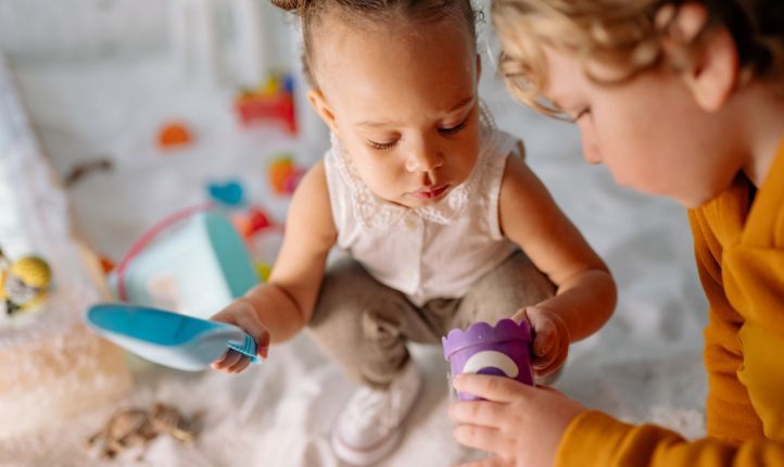 Radosna zabawa dzieci